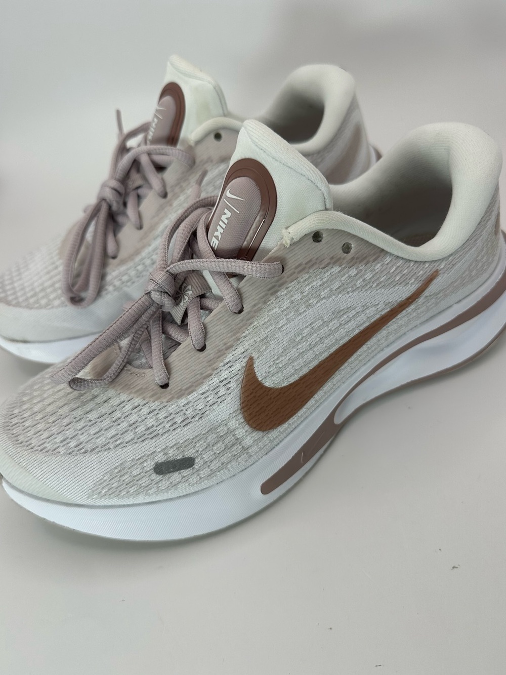 Nike JOURNEY RUN White/Mauve Women's Size 7.5 Athletic Sneaker Shoes -FJ7765-103